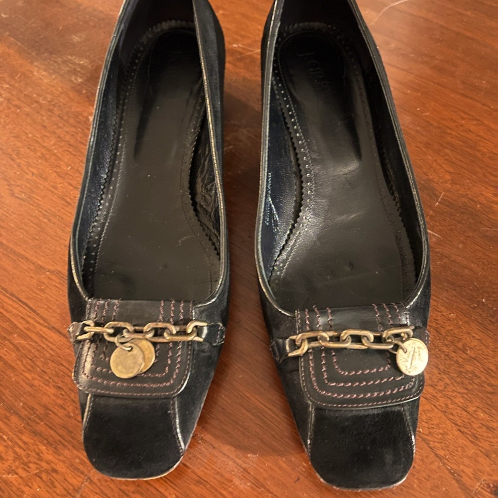 Italian style suede pumps